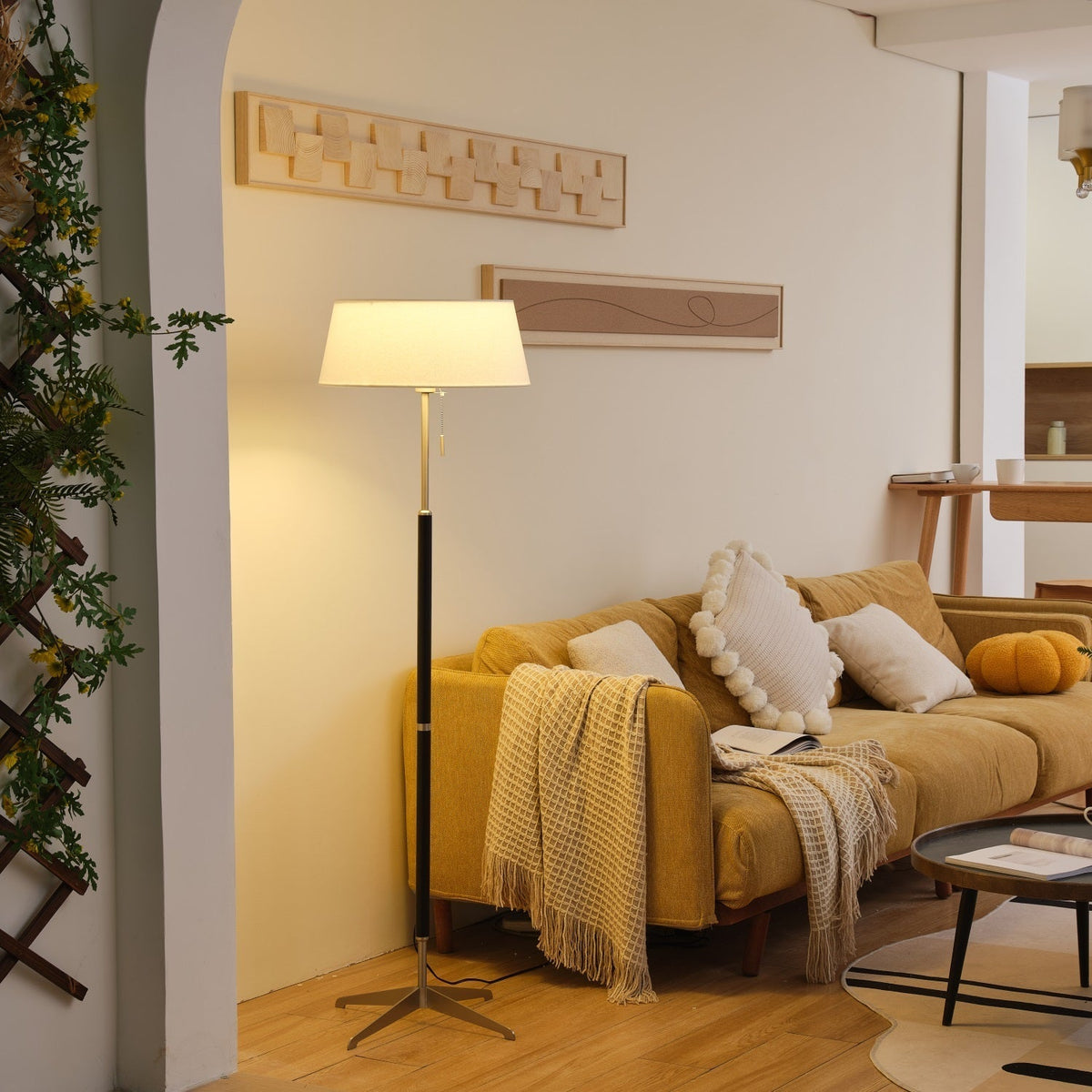 Seliviella-tyylinen moderni lattiavalaisin