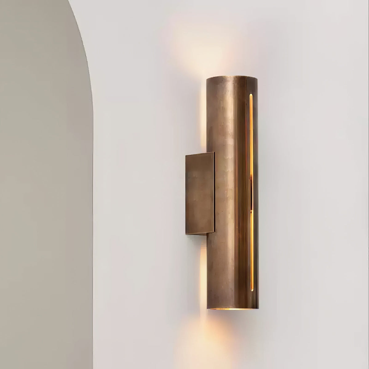 Avsilara moderne minimalistisk cylindrisk væglampe i messing