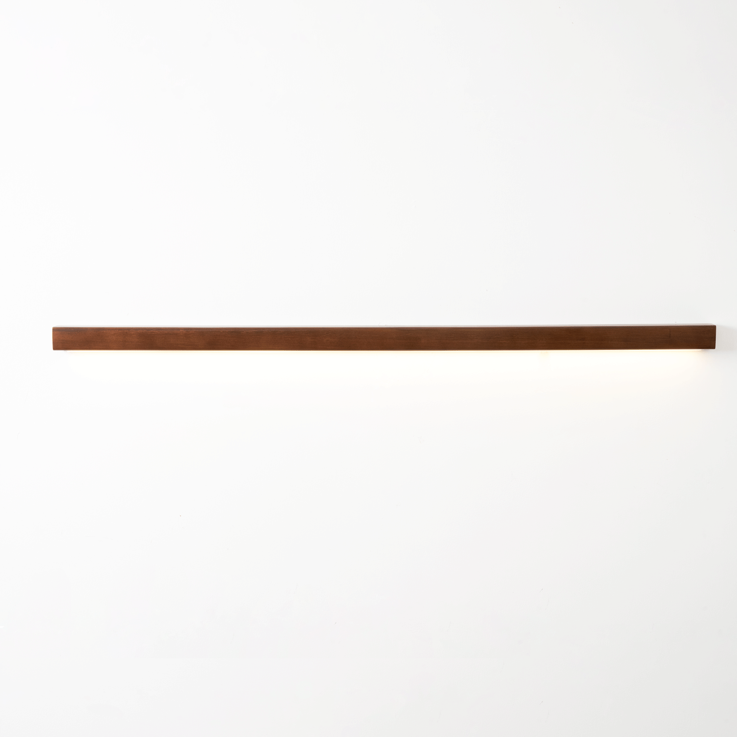 Elvivine lineær, minimalistisk LED-væglampe i træ