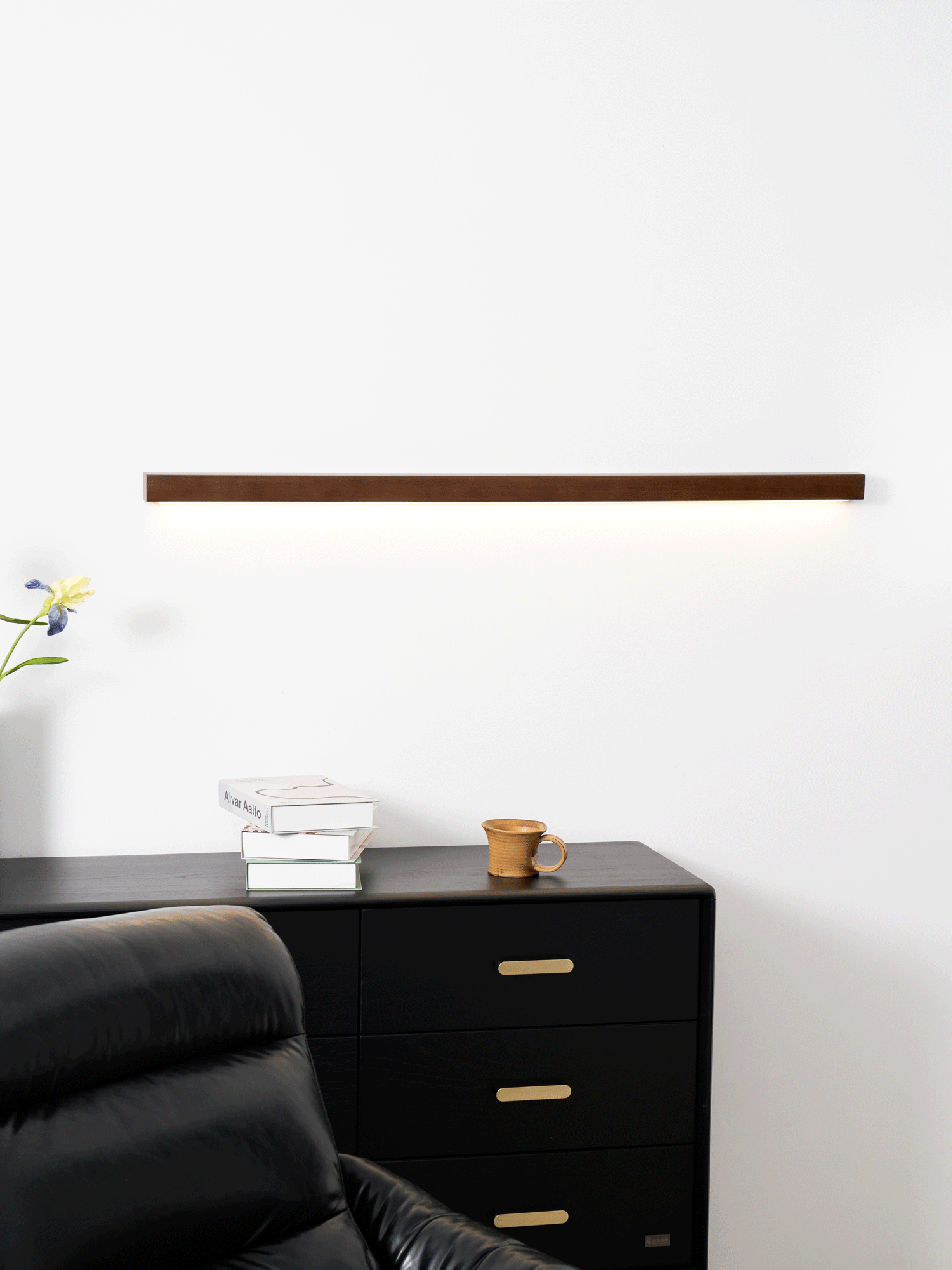 Elvivine lineær, minimalistisk LED-væglampe i træ