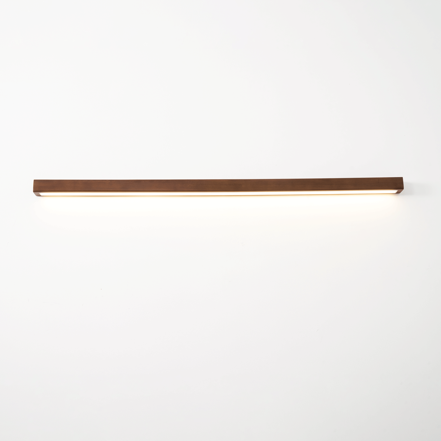 Elvivine lineær, minimalistisk LED-væglampe i træ