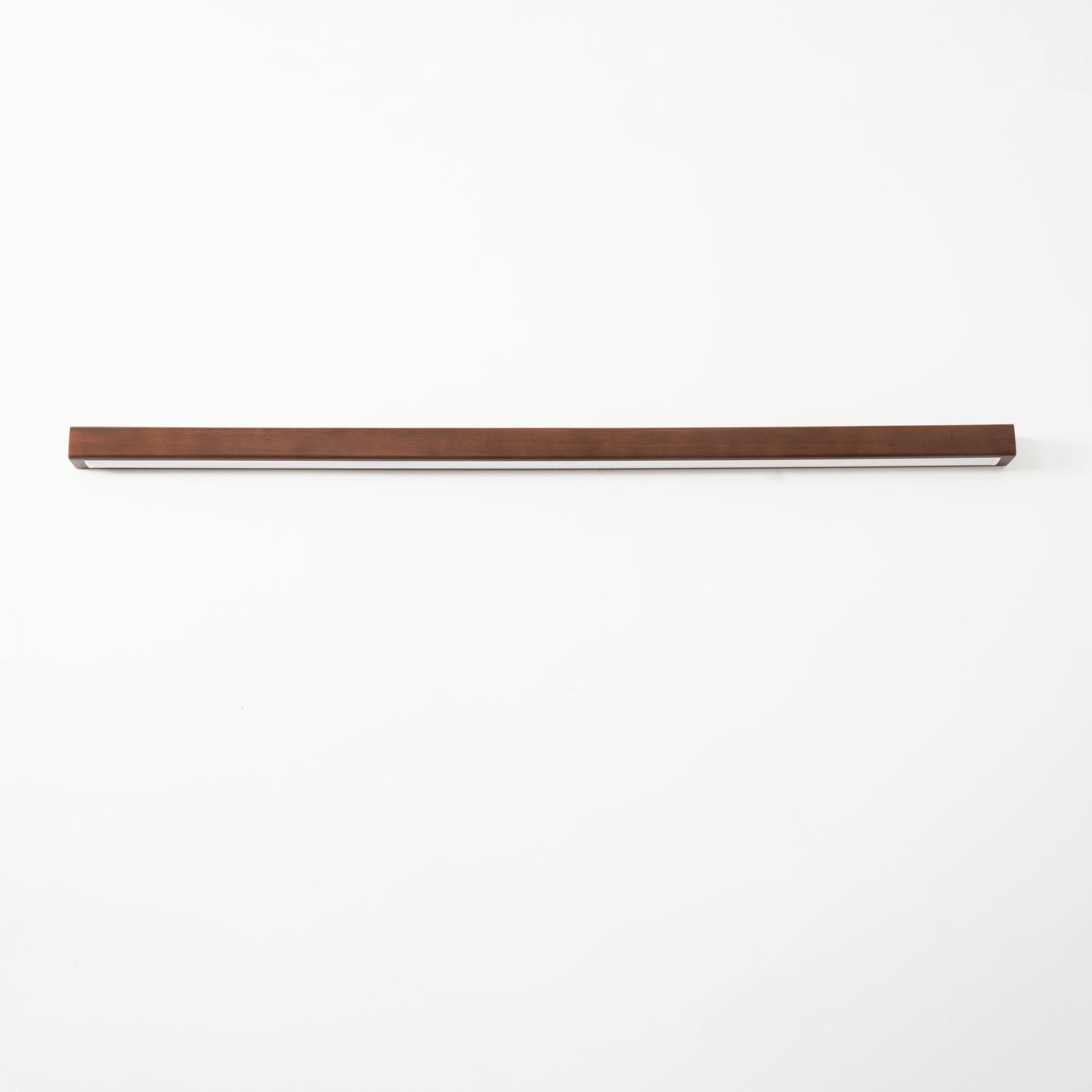 Elvivine lineær, minimalistisk LED-væglampe i træ