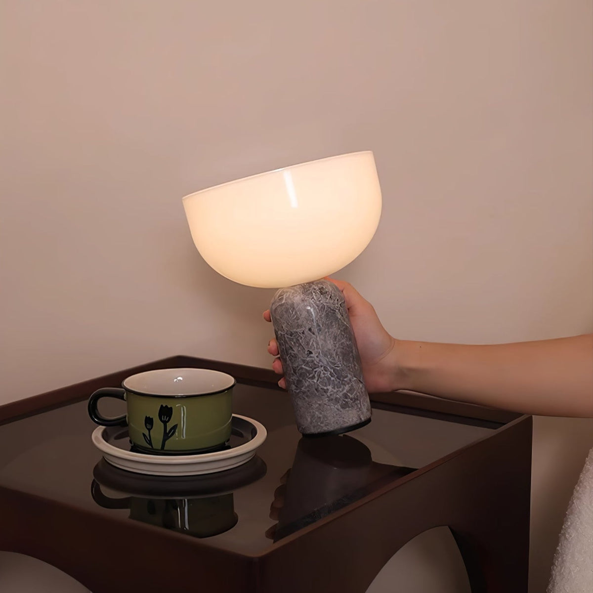 Vicky minimalistisk bordlampe i marmor
