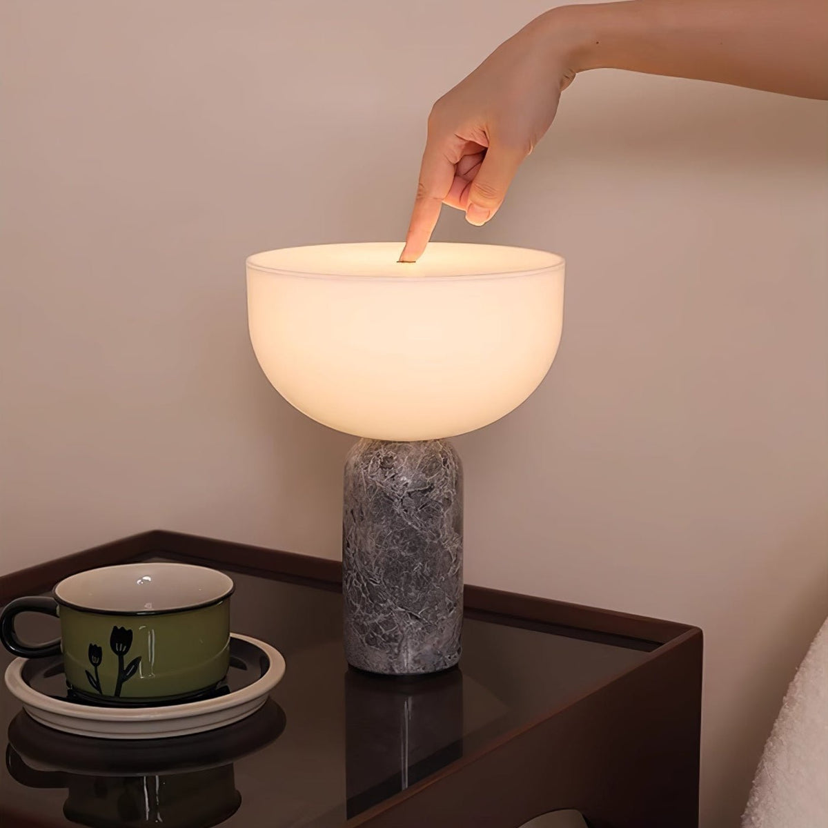 Vicky minimalistisk bordlampe i marmor