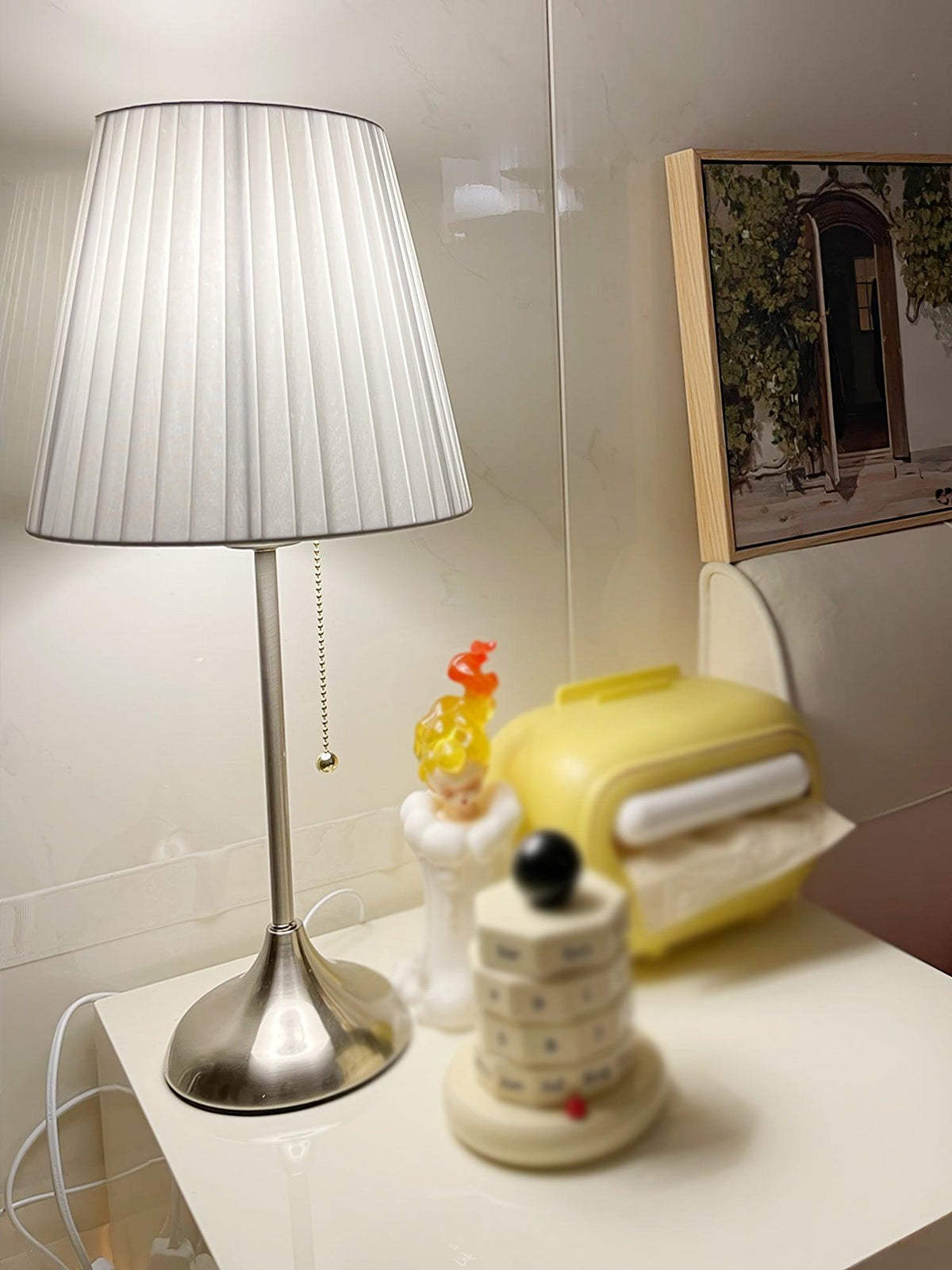 Simplicity plisseret bordlampe i stof