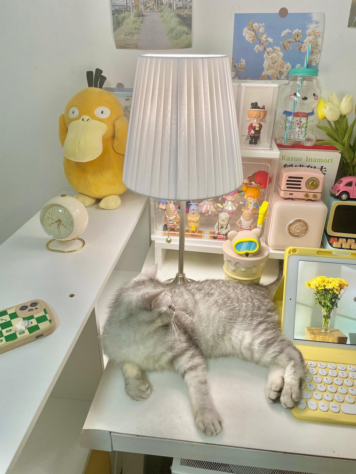 Simplicity plisseret bordlampe i stof