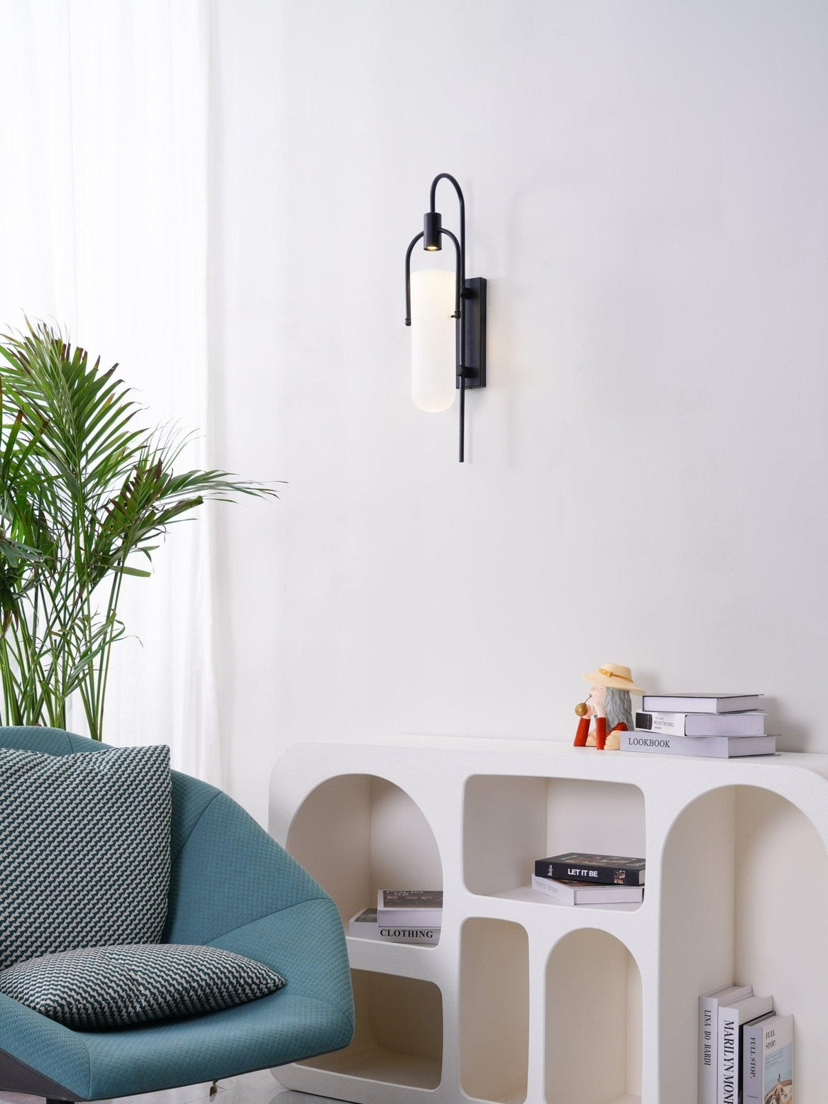 Liororaya væglampe med buet moderne glas