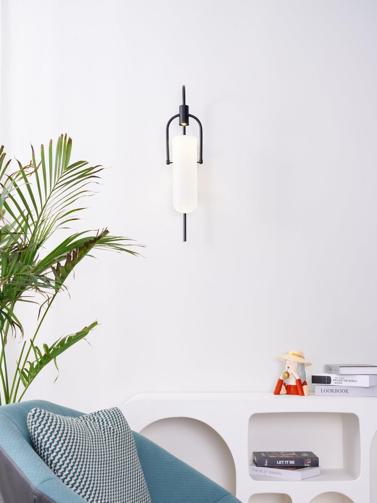 Liororaya væglampe med buet moderne glas