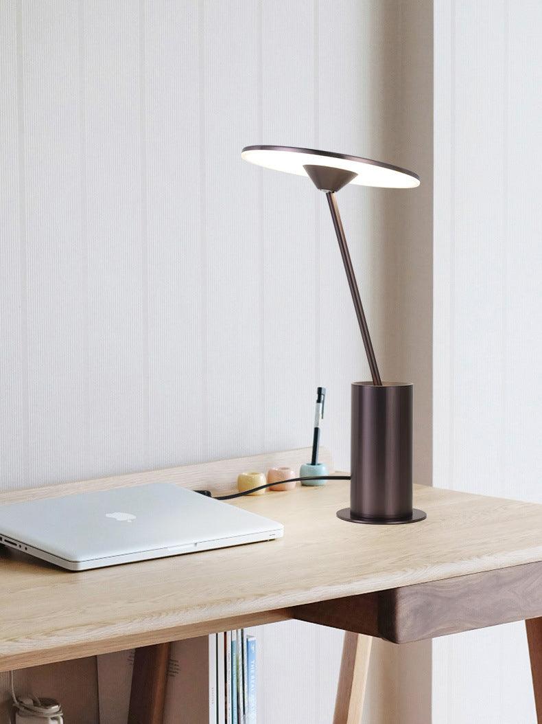 Candeeiro de mesa minimalista em aço Feralielle