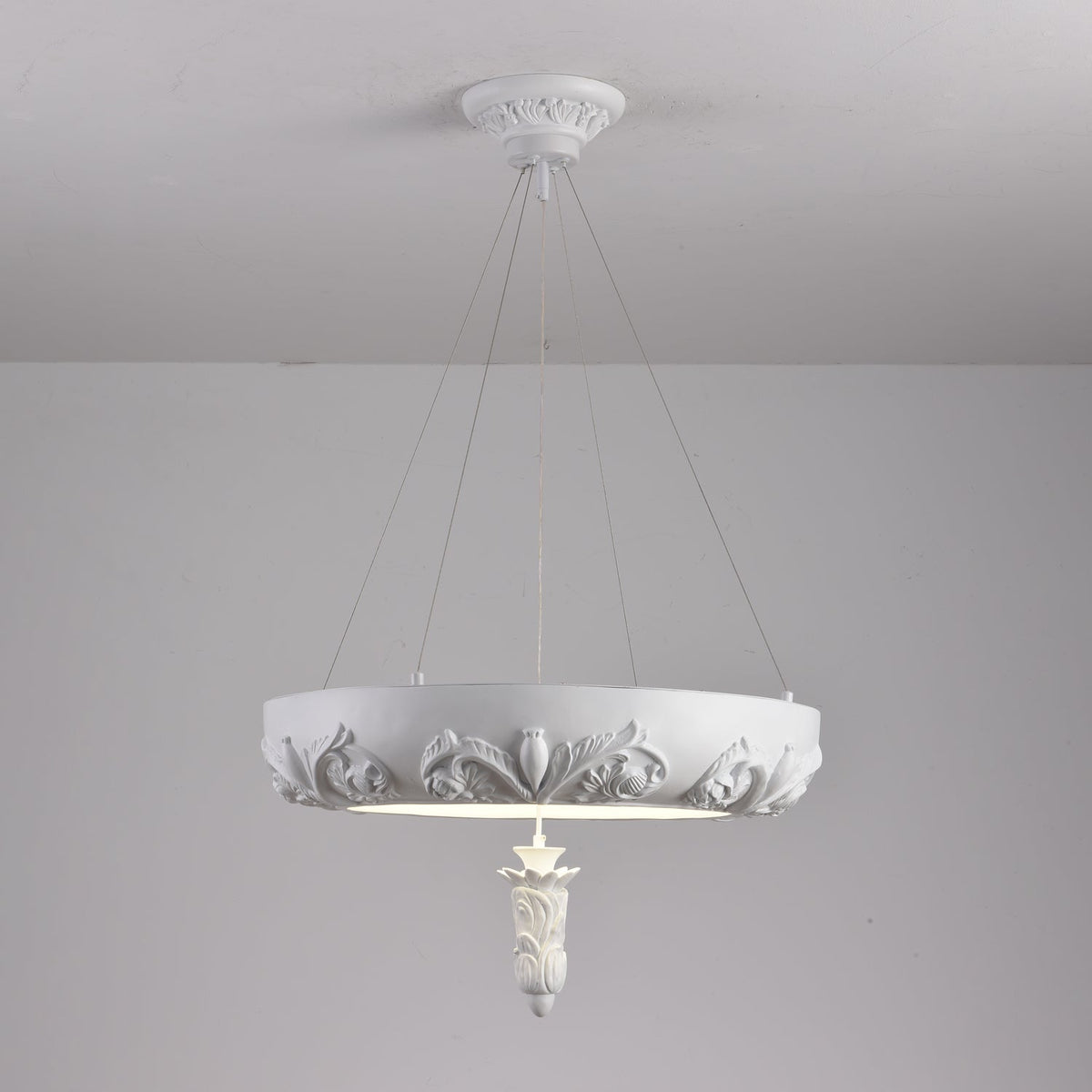 Rókókó-stucco-hengiljósakróna