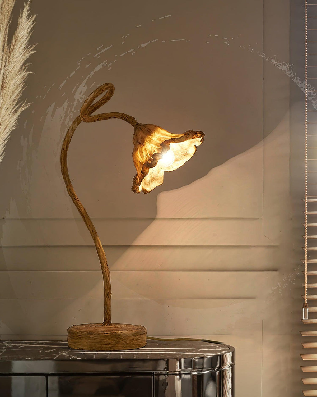 Velanella bordlampe i resin