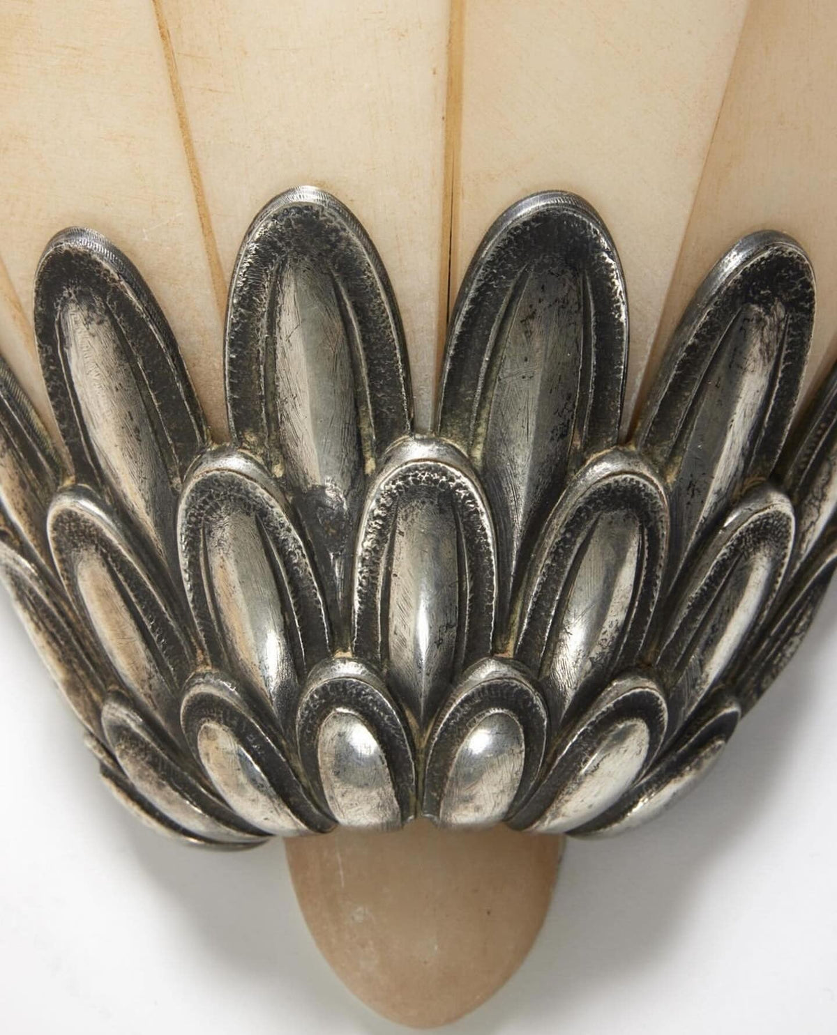 Candeeiro de parede vintage Marbe em alabastro com pétalas