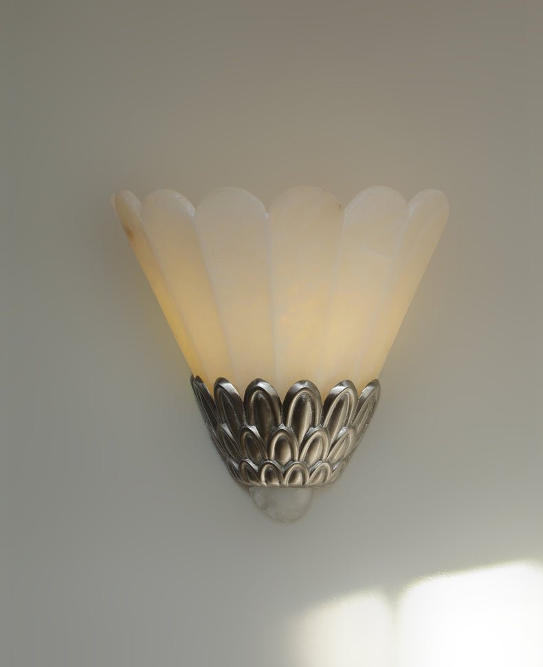 Candeeiro de parede vintage Marbe em alabastro com pétalas