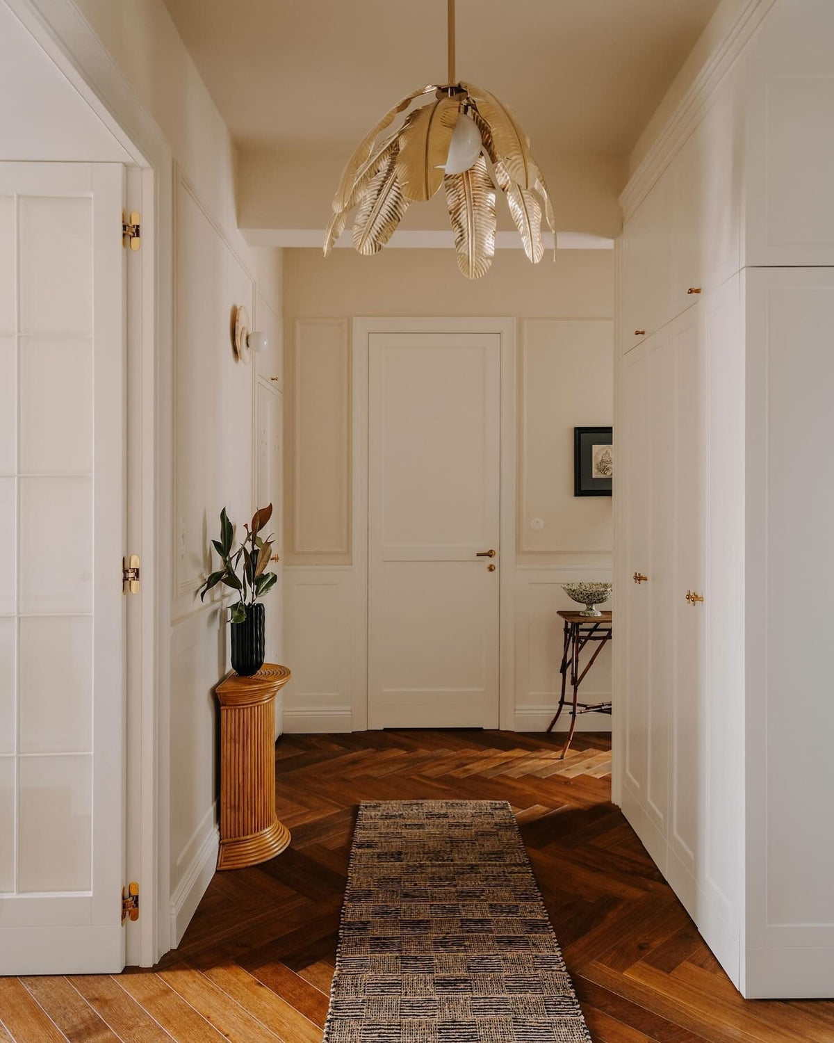 Alorarae organisk vägglampa i alabaster