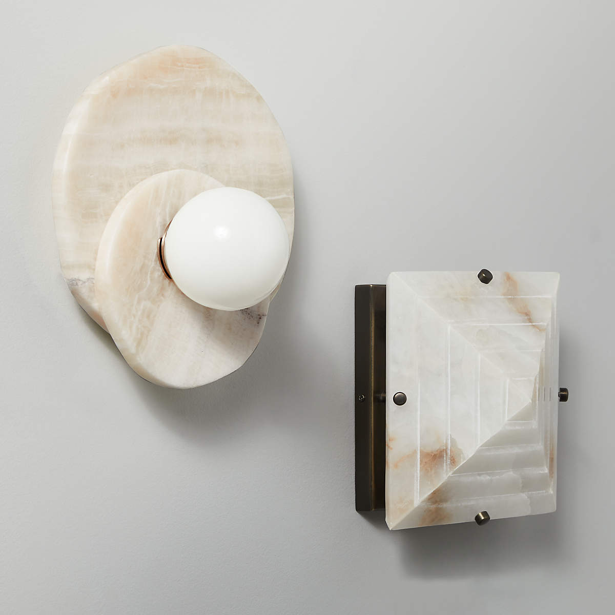 Alorarae organisk vägglampa i alabaster