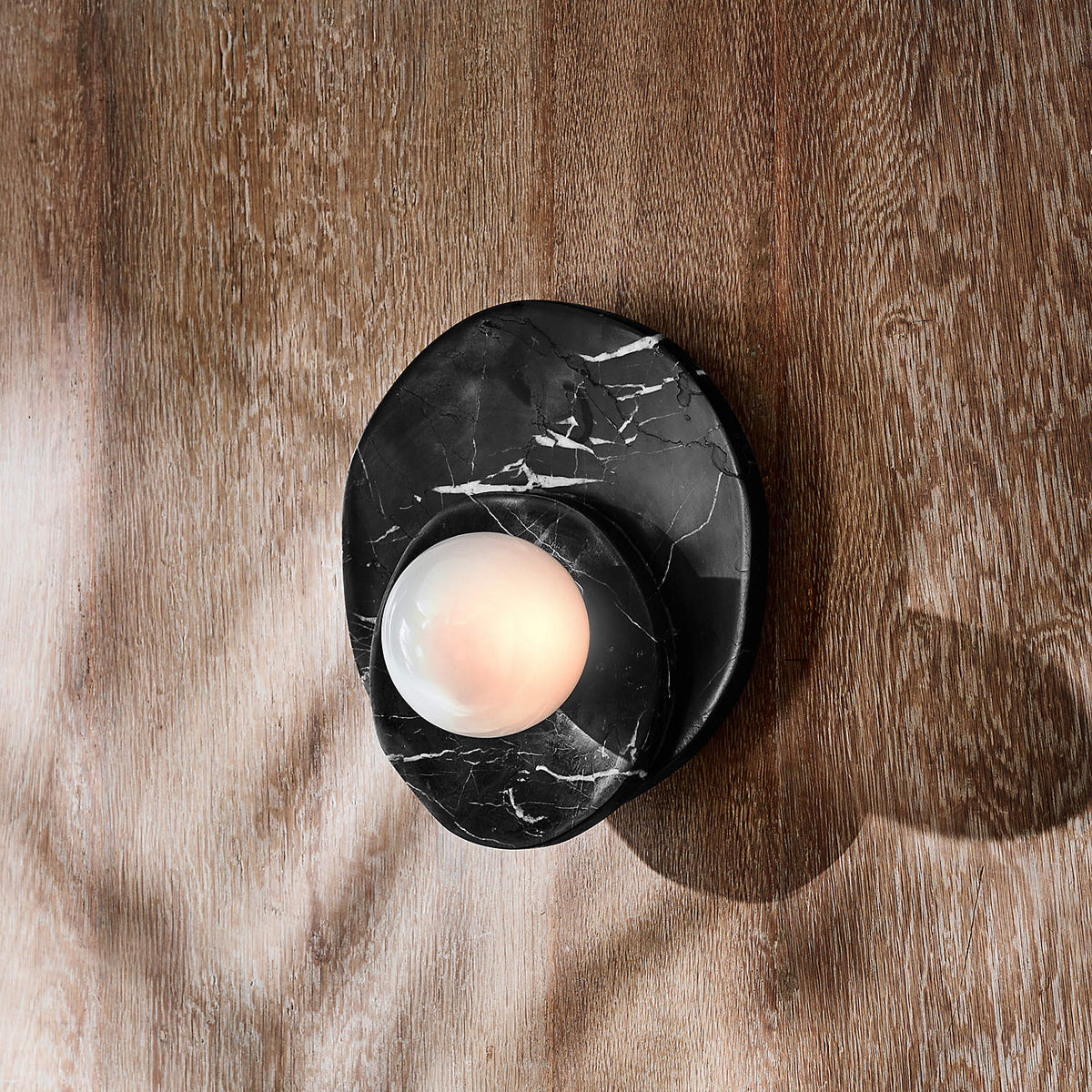 Alorarae organisk vägglampa i alabaster