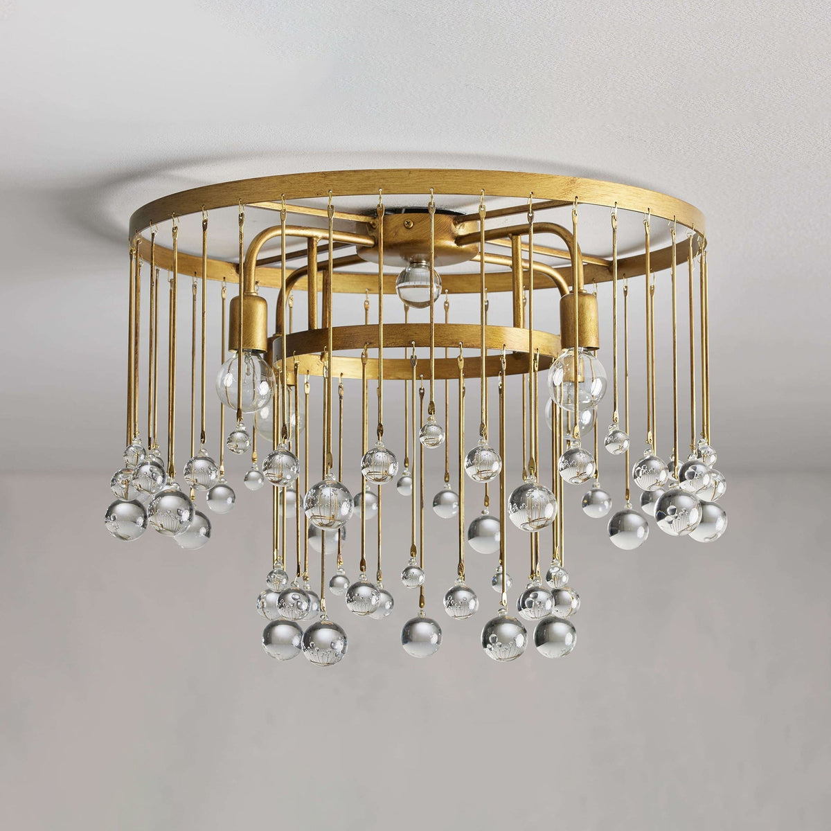 Candeeiro de teto rente pós-moderno de luxo em latão e cristal Fljotuvyo