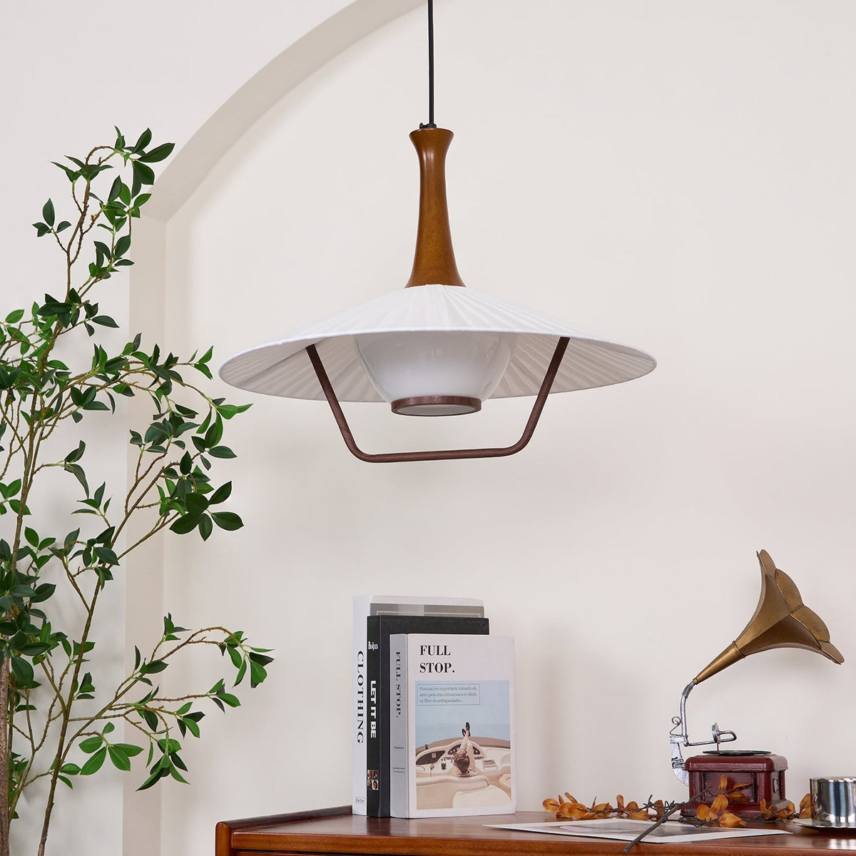 Vionne pendellampe i træ og hvid i mid-century-stil