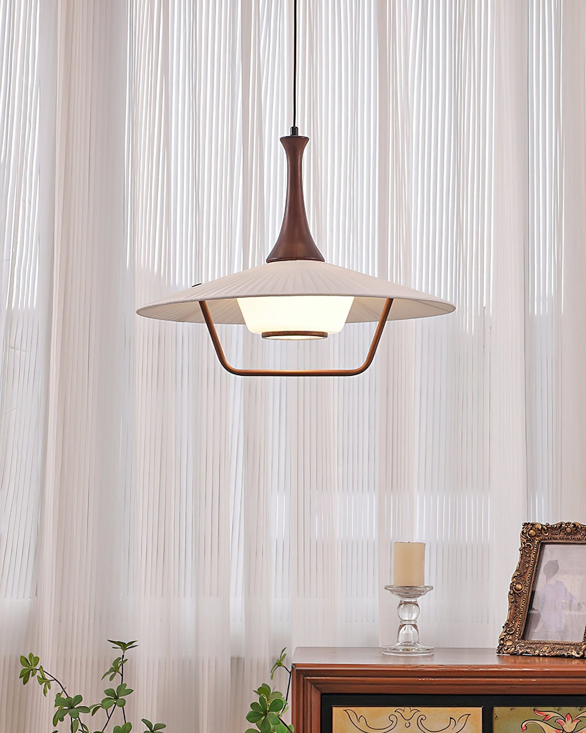 Vionne pendellampe i træ og hvid i mid-century-stil