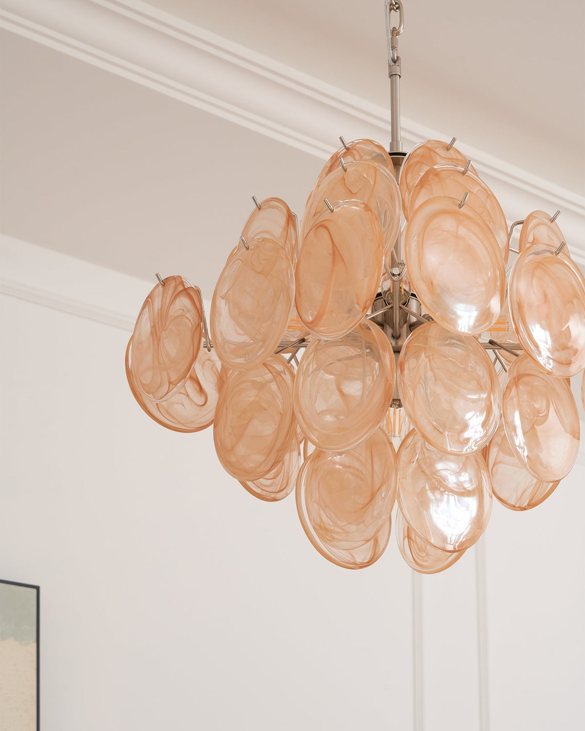 Lioraleon lysekrone i abrikosfarvet Murano-glas med skiver, lagdelt kunstnerisk