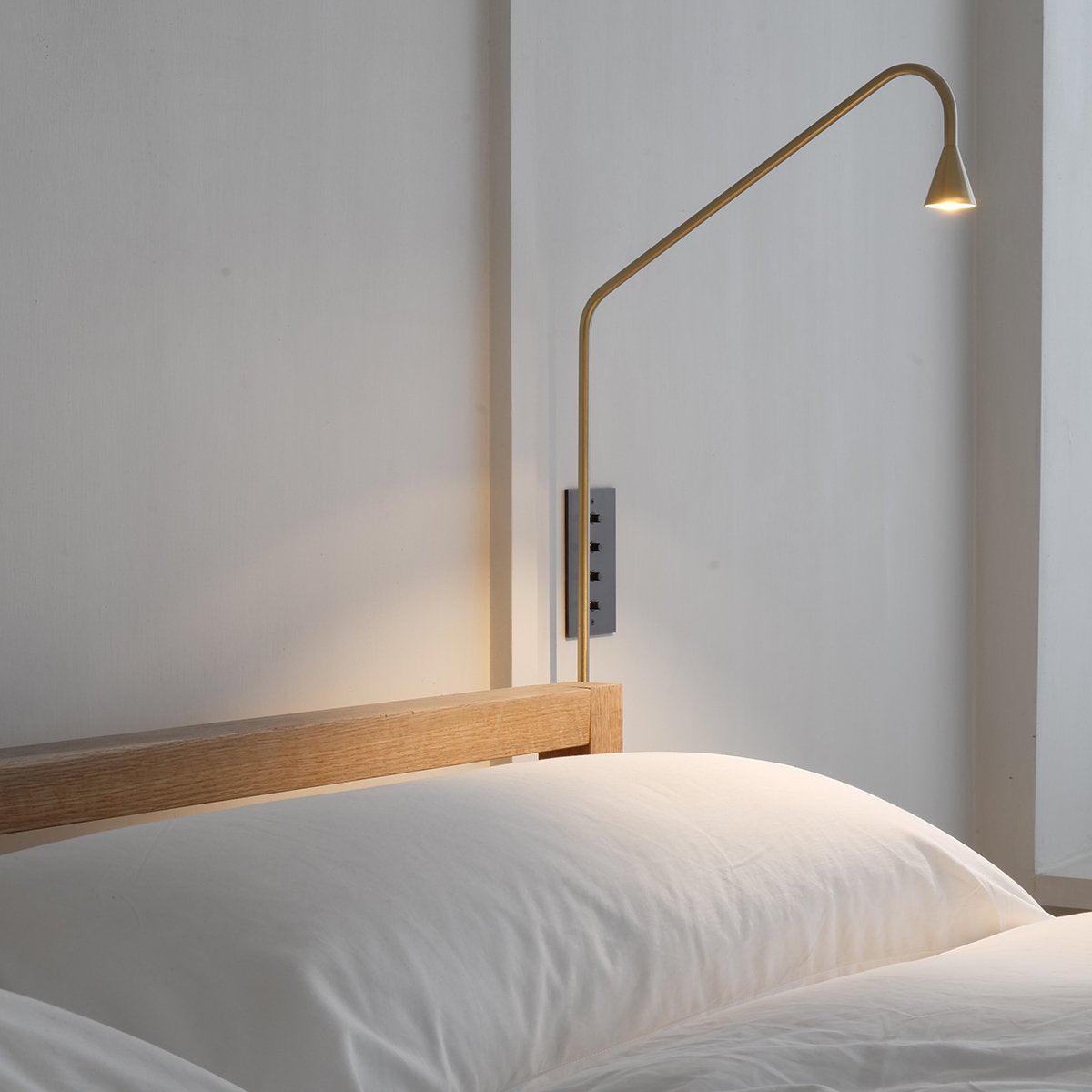 Vesolel-moderni minimalistinen seinävalaisin
