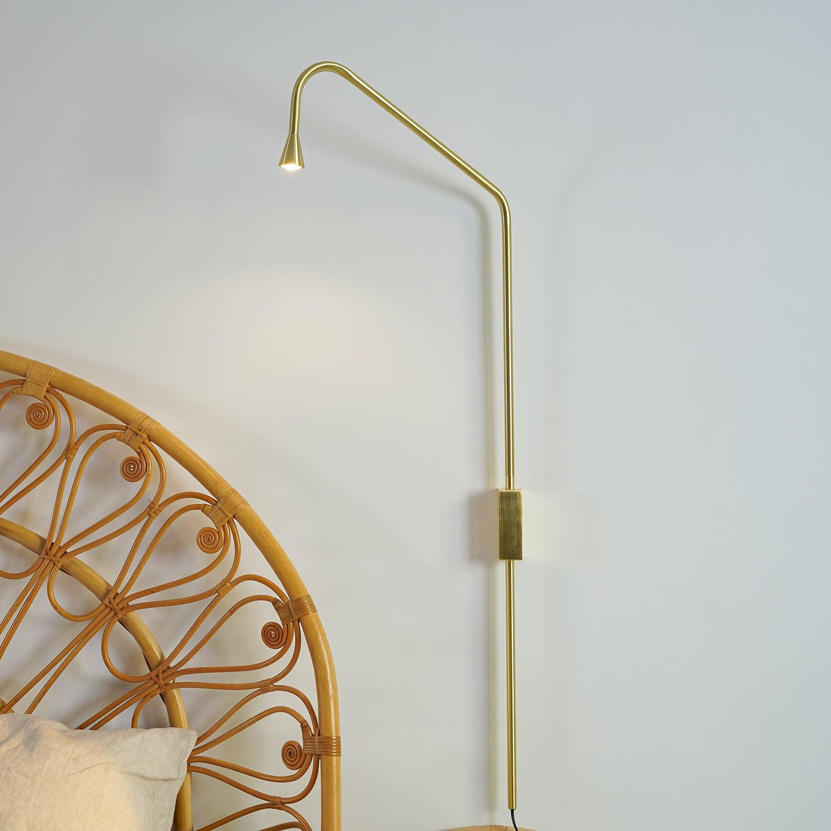 Vesolel-moderni minimalistinen seinävalaisin