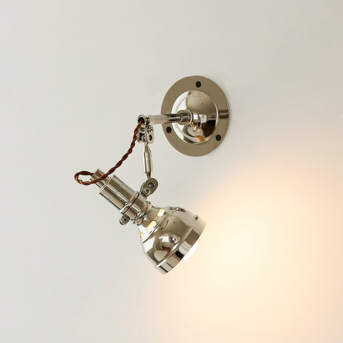 Ciruise vägglampa med svängarm