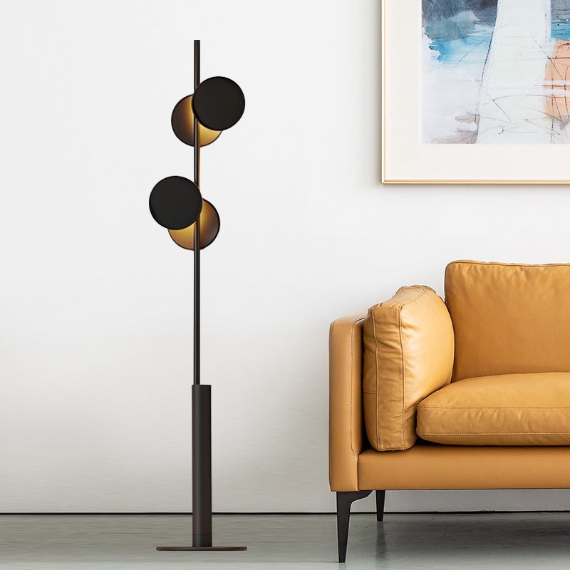 Sort gulvlampe i akryl