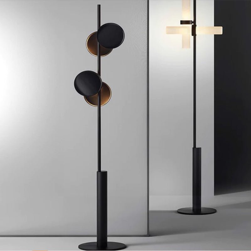 Sort gulvlampe i akryl