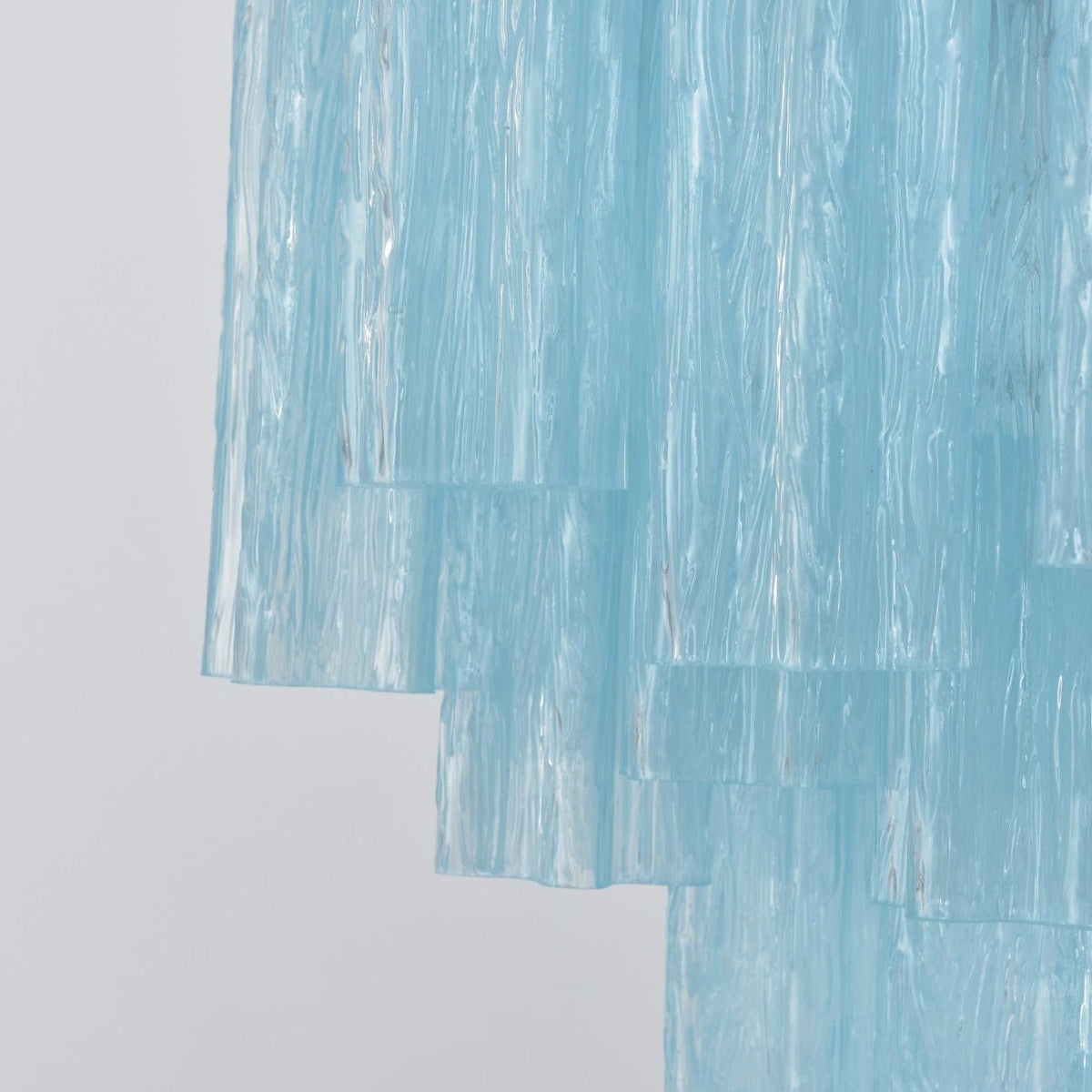 Celys lysekrone Azzura i kystinspirerede rør af Murano-glas