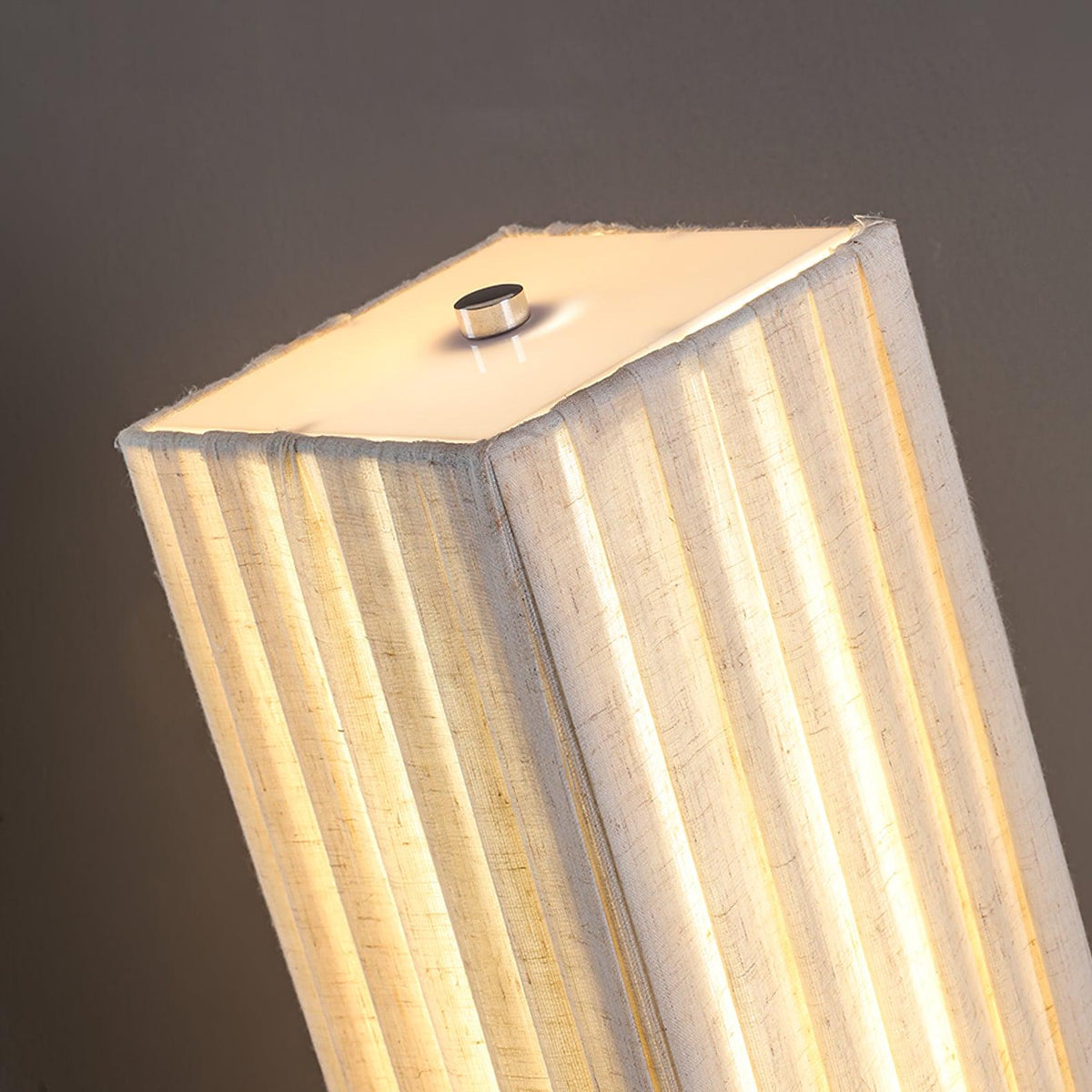 Vesolyre japandi-golvlampa i tyg