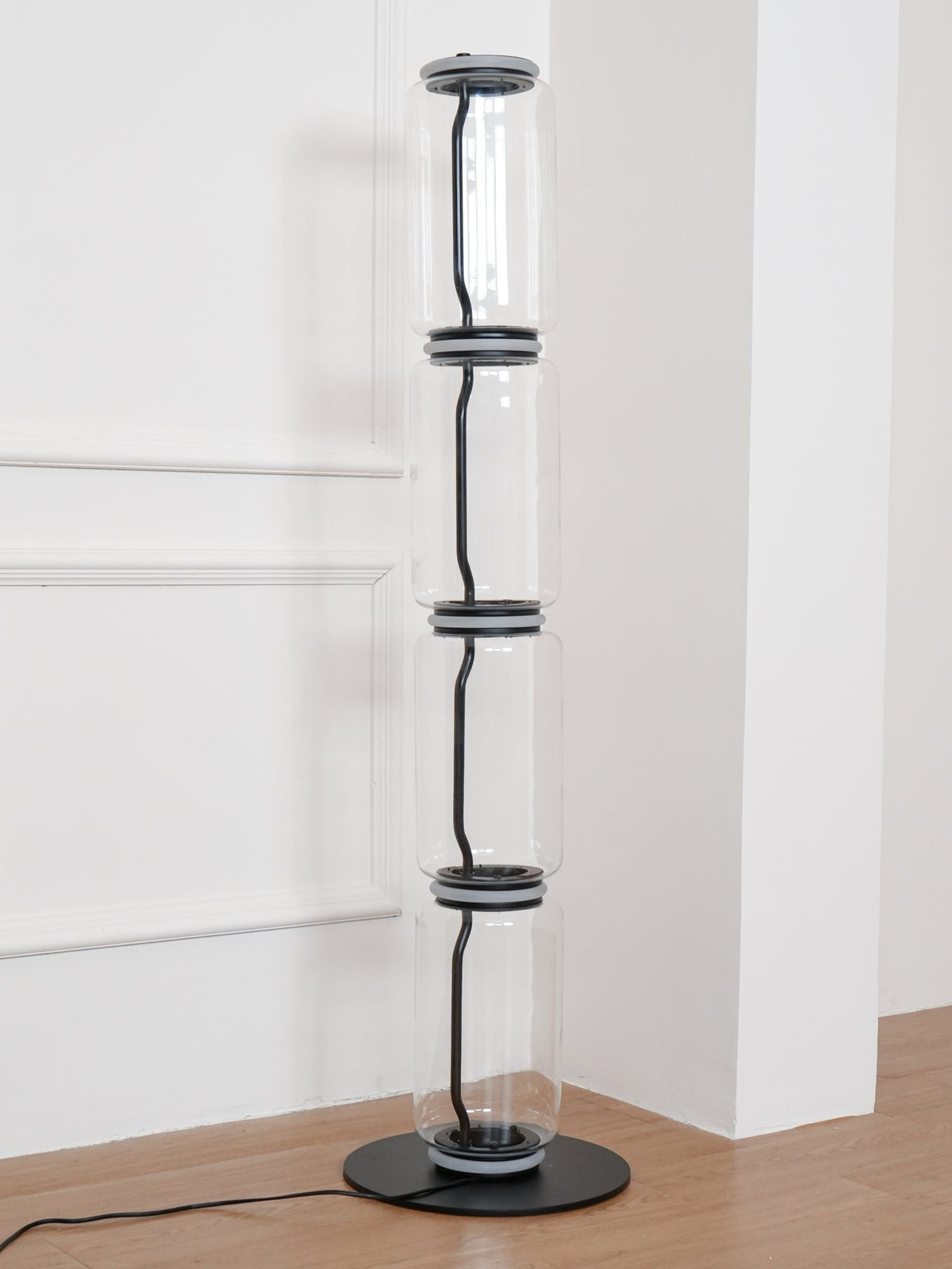 Cyrilys golvlampa i bambu och glas