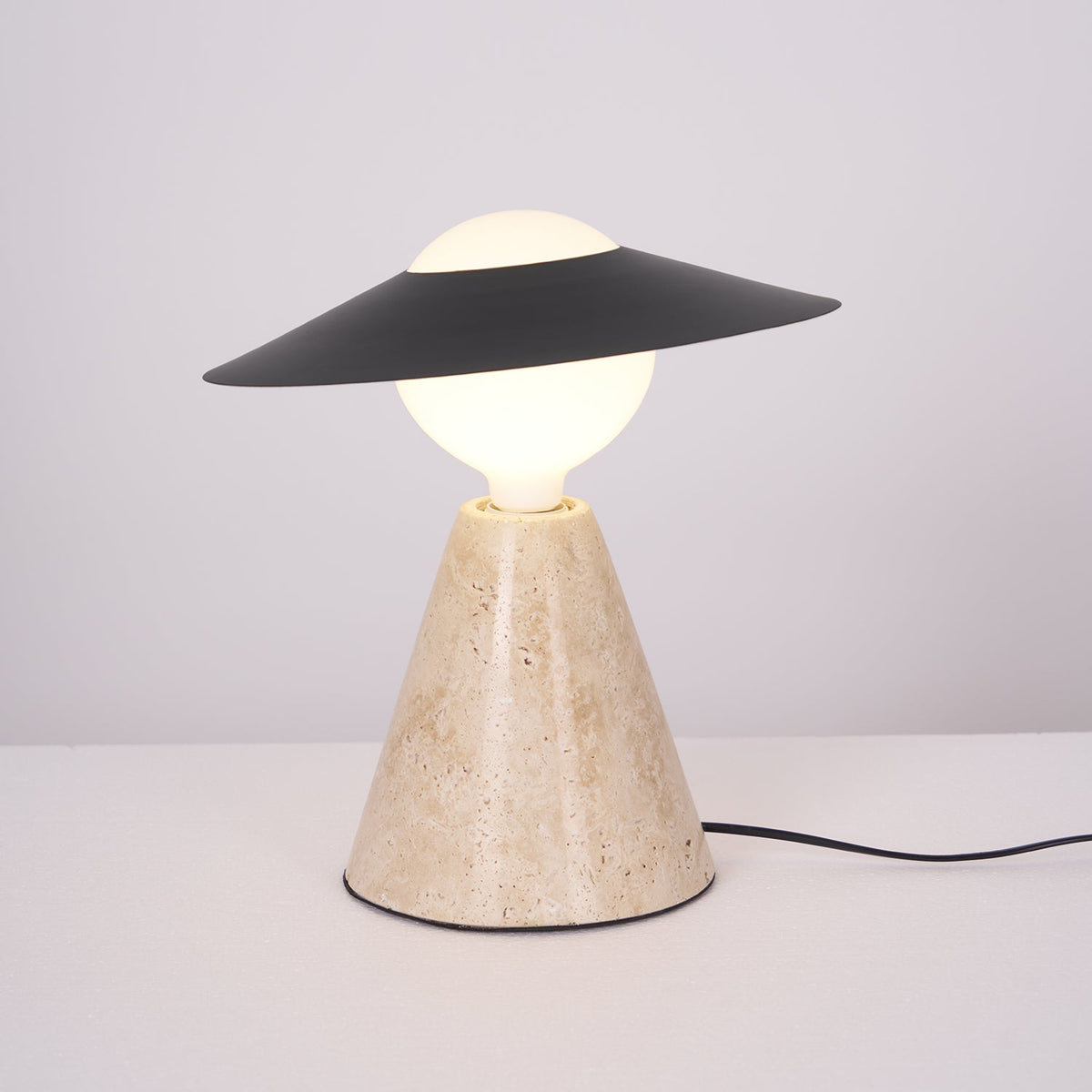 Elaalise bordslampa