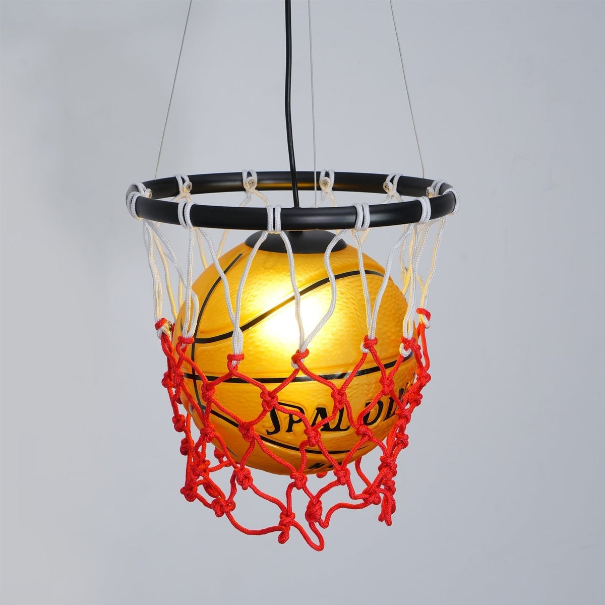 Embern basketboll-pendellampa