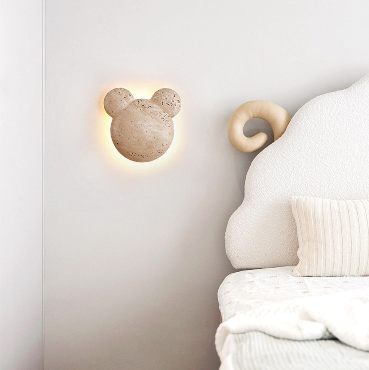 Tavi Bearstone-vägglampa i gul travertin