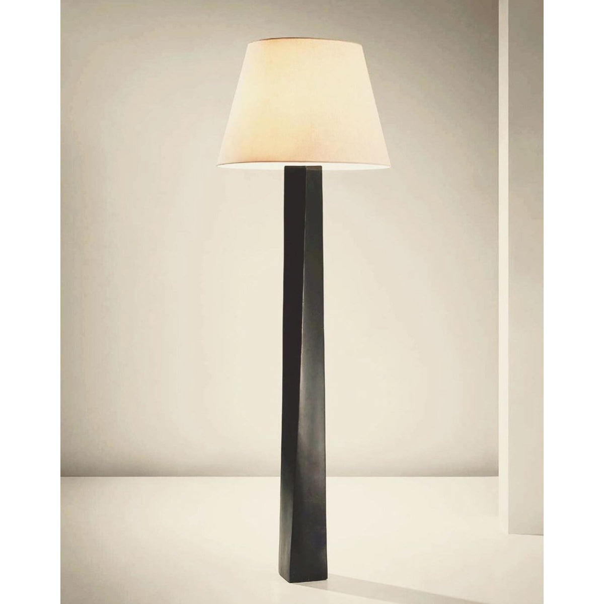 Terioelia-gulvlampe