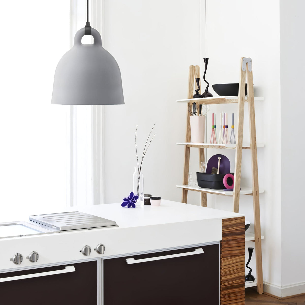 Astria-hartsiriippuvalaisin minimalistiseen tyyliin