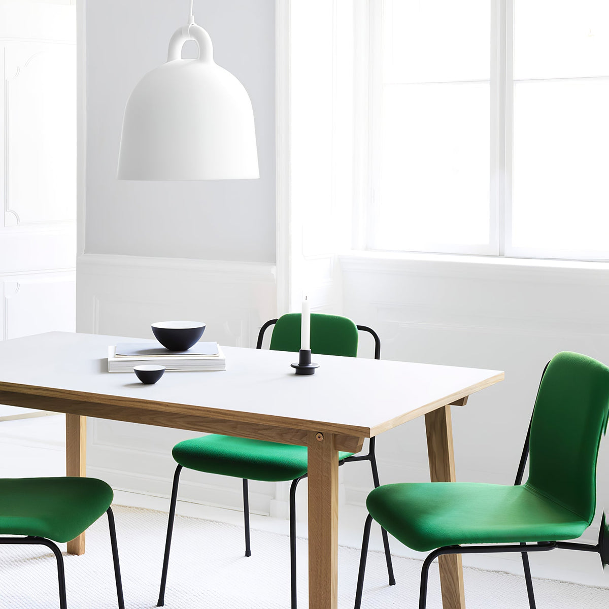 Candeeiro suspenso minimalista em resina