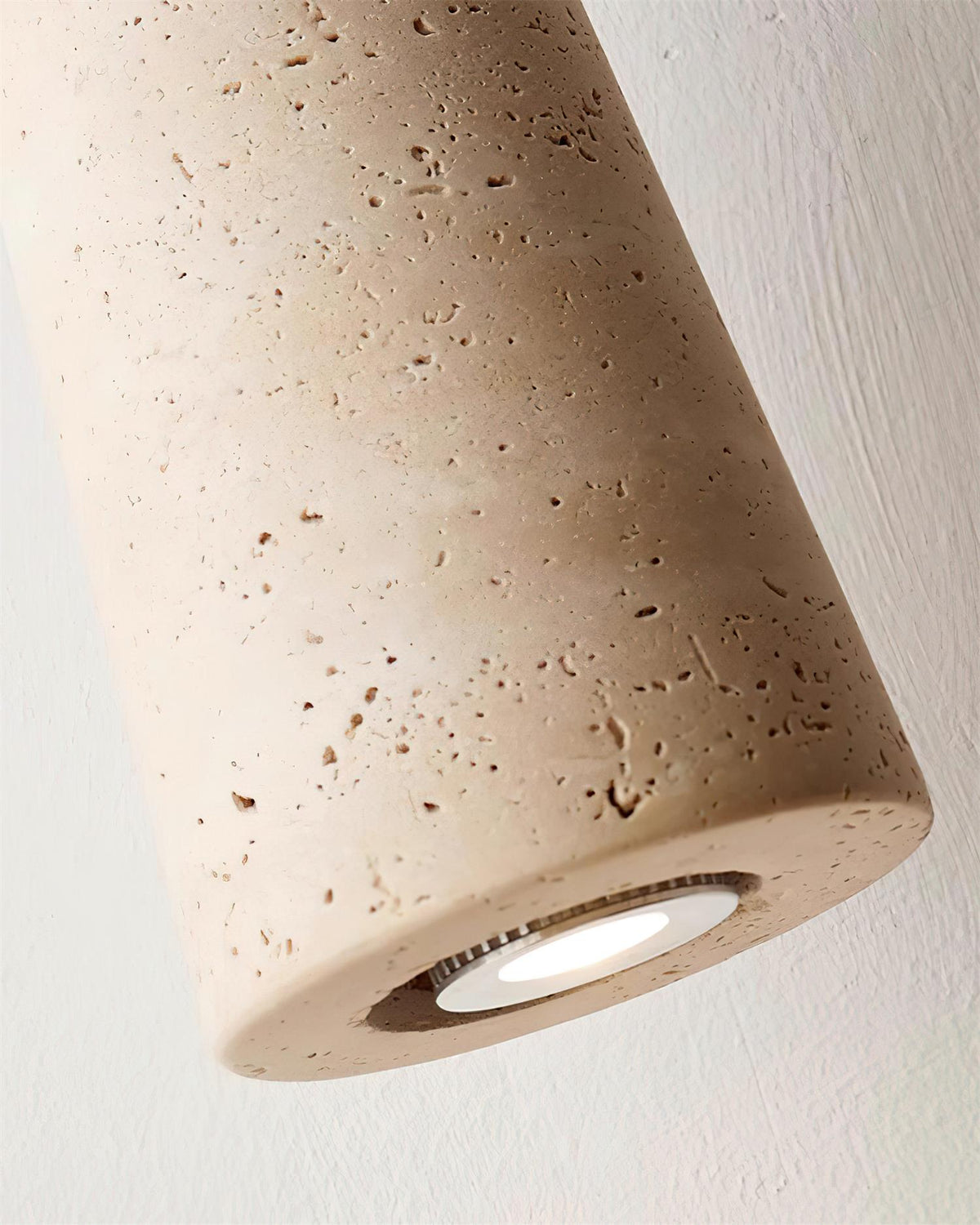 Nolira pendellampa i trä och travertin, naturlig