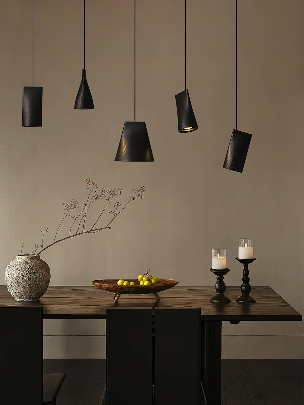 Lustre suspenso assimétrico em madeira Ivarara