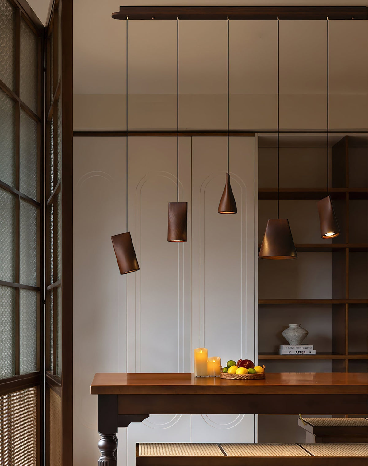 Lustre suspenso assimétrico em madeira Ivarara