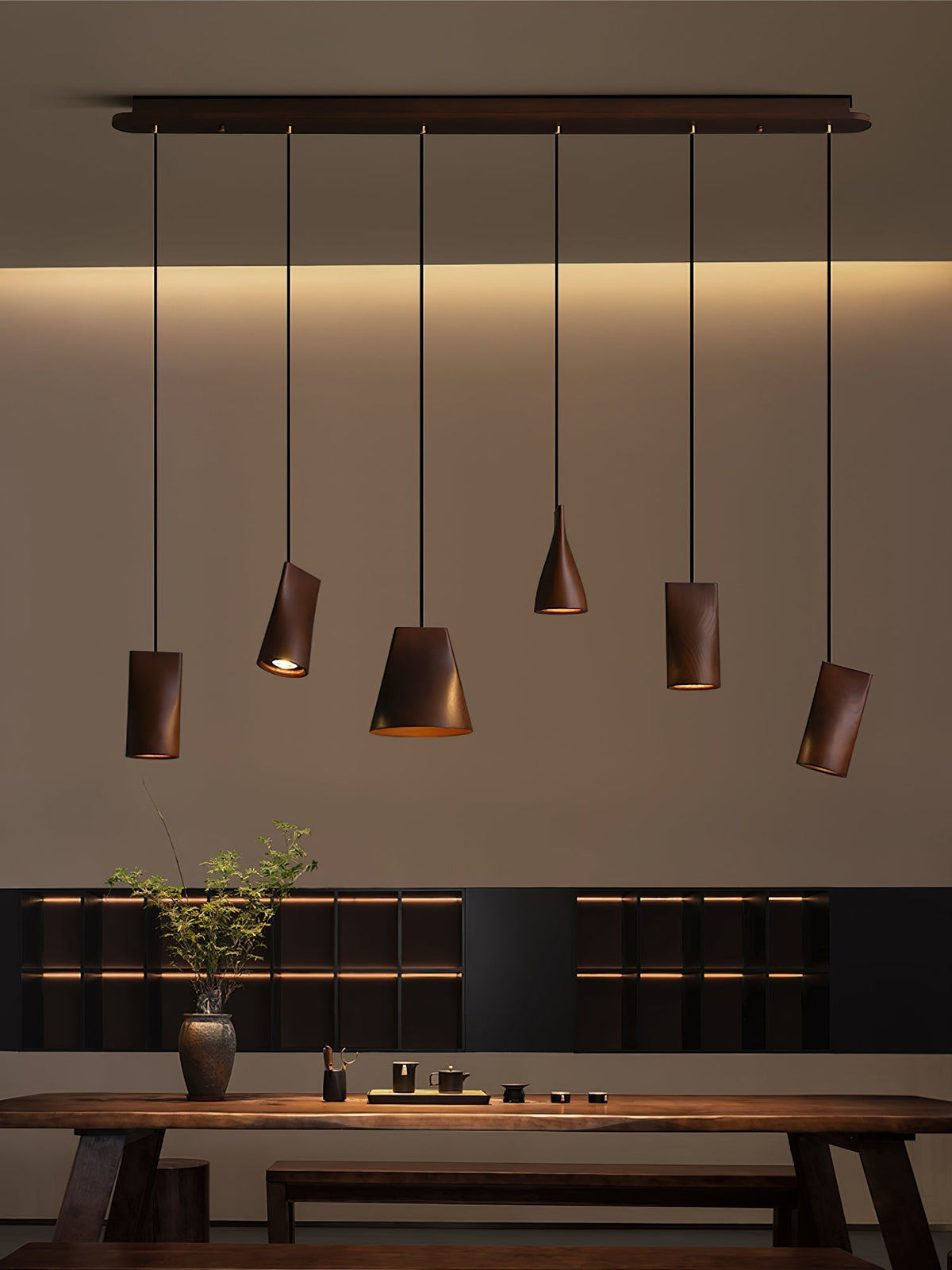 Lustre suspenso assimétrico em madeira Ivarara