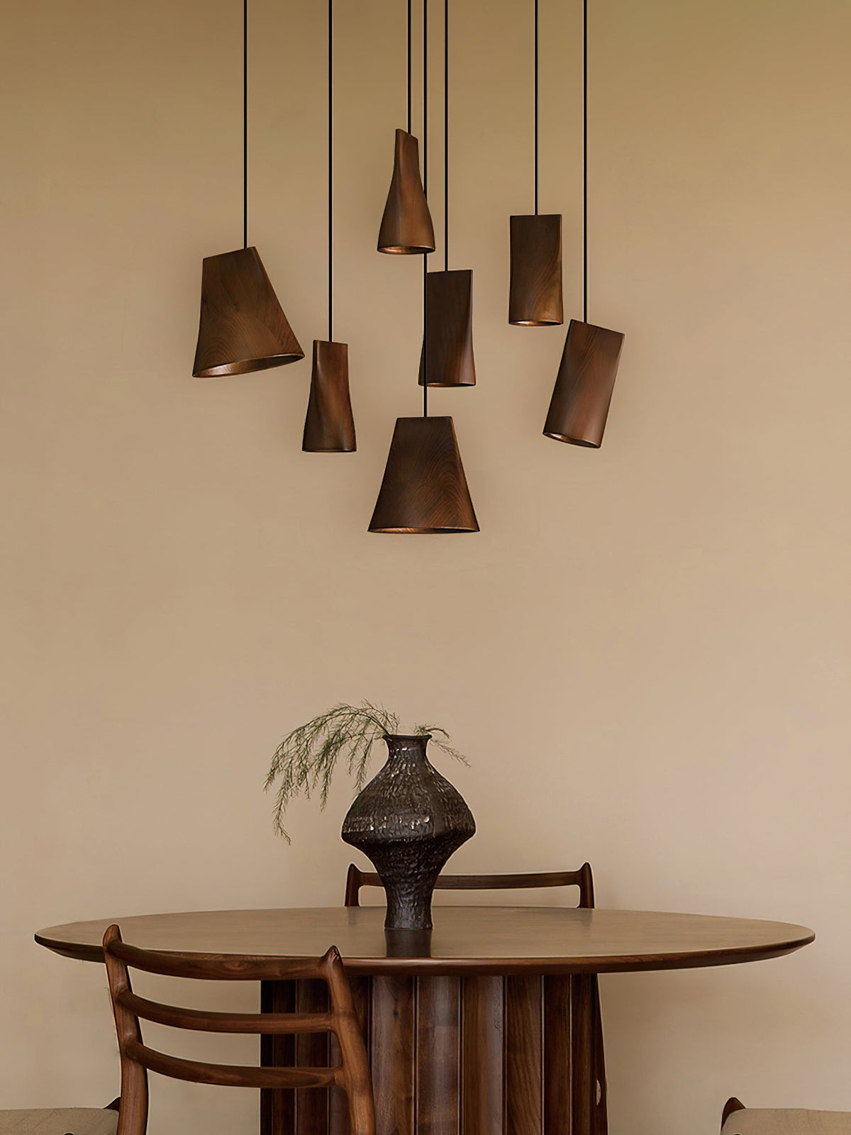 Lustre suspenso assimétrico em madeira Ivarara