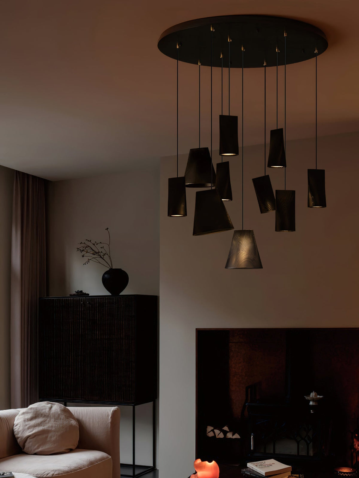 Lustre suspenso assimétrico em madeira Ivarara
