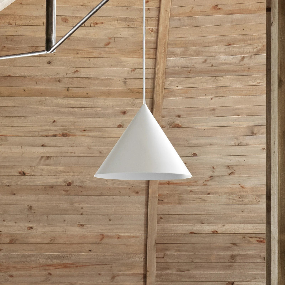 Candeeiro suspenso Caeluvyu em metal escuro de estilo minimalista moderno