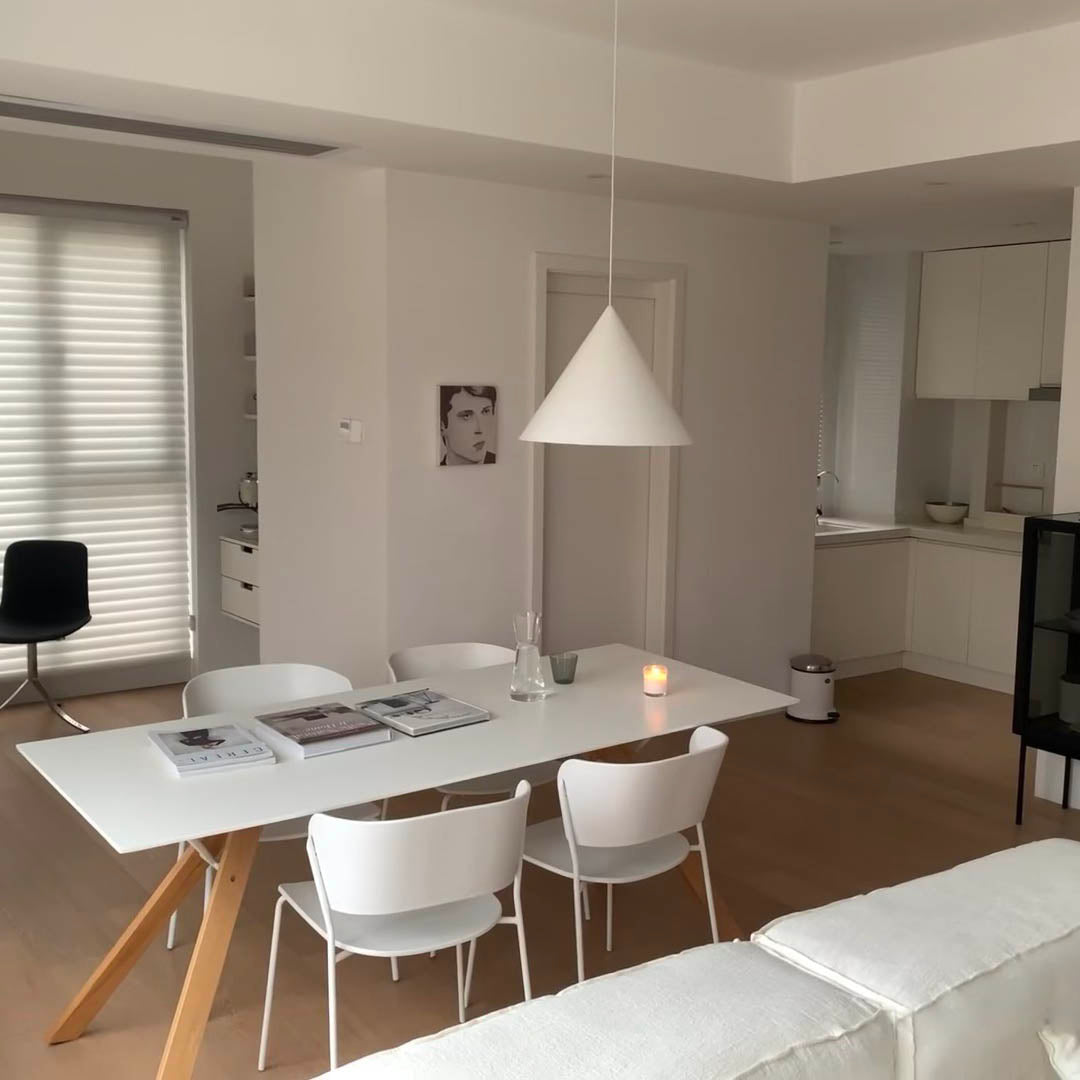 Candeeiro suspenso Caeluvyu em metal escuro de estilo minimalista moderno