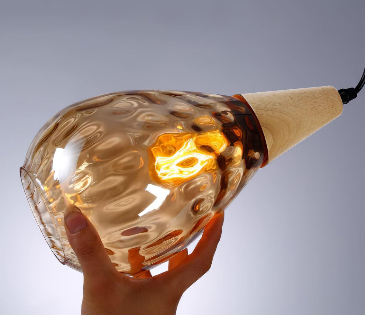 Rinisena pendellampe i klart glas og træ, nordisk og moderne