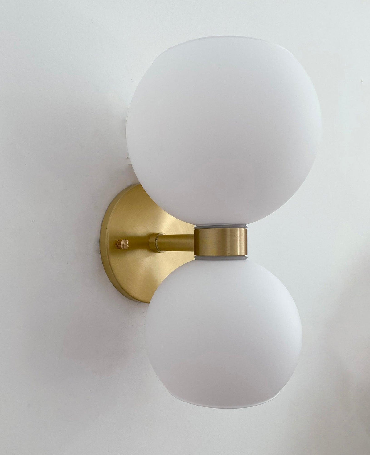 Umarion rund væglampe med perleformet glas