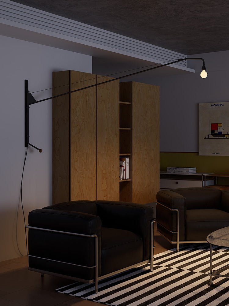 Svart vägglampa med förlängd arm