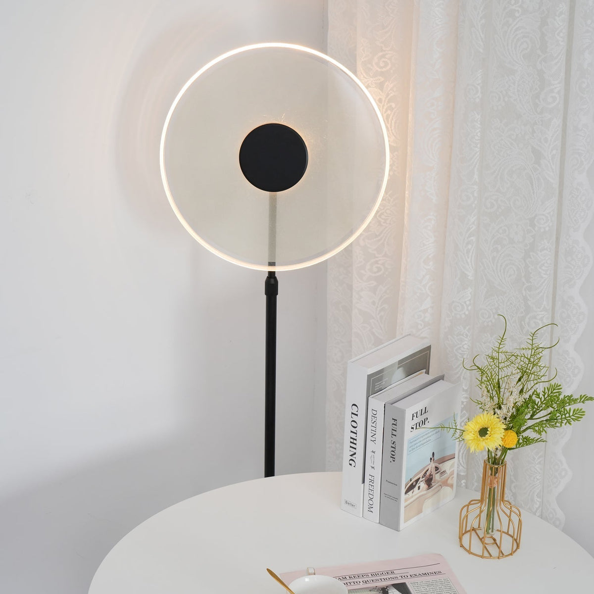 Abir minimalistisk gulvlampe